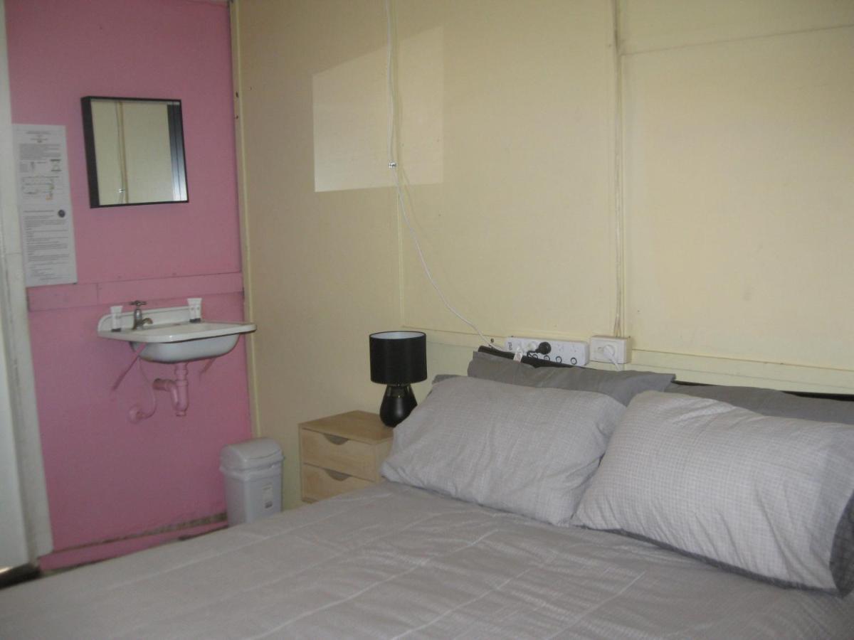 Australian Hotel Winton Budget Hotel Accommodation Exterior foto